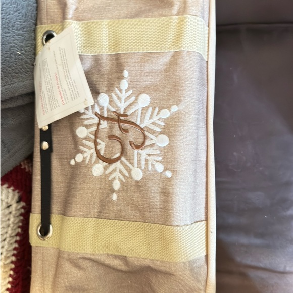 Thirty one medium utility tote with insert.   Snowflake Embroidered Storage Bag - Picture 1 of 2